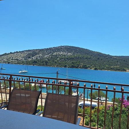 Vinišće Apartments Mate מראה חיצוני תמונה