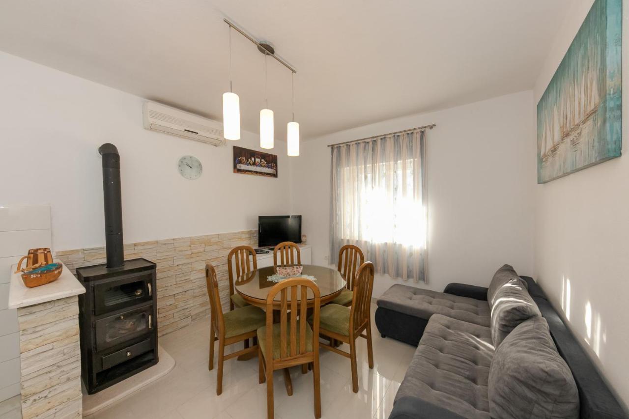 Vinišće Apartments Mate מראה חיצוני תמונה