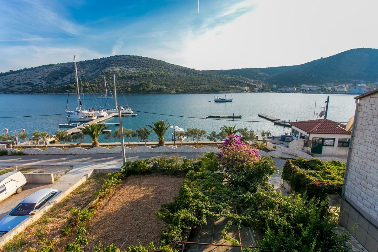 Vinišće Apartments Mate מראה חיצוני תמונה
