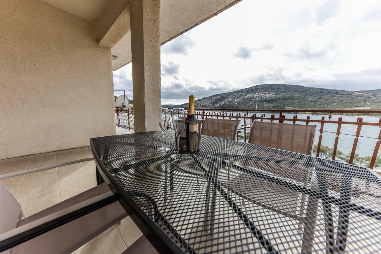 Vinišće Apartments Mate מראה חיצוני תמונה