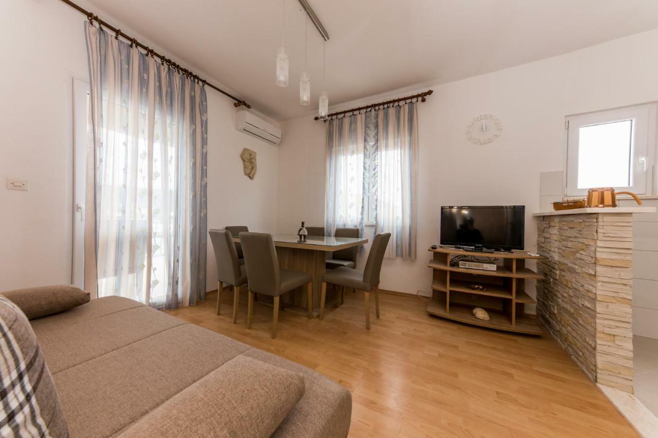 Vinišće Apartments Mate מראה חיצוני תמונה