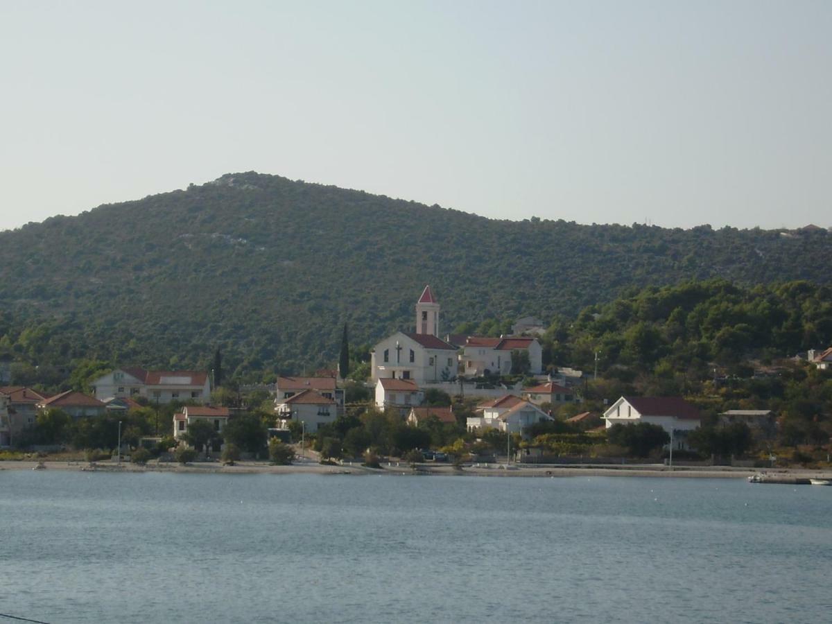 Vinišće Apartments Mate מראה חיצוני תמונה