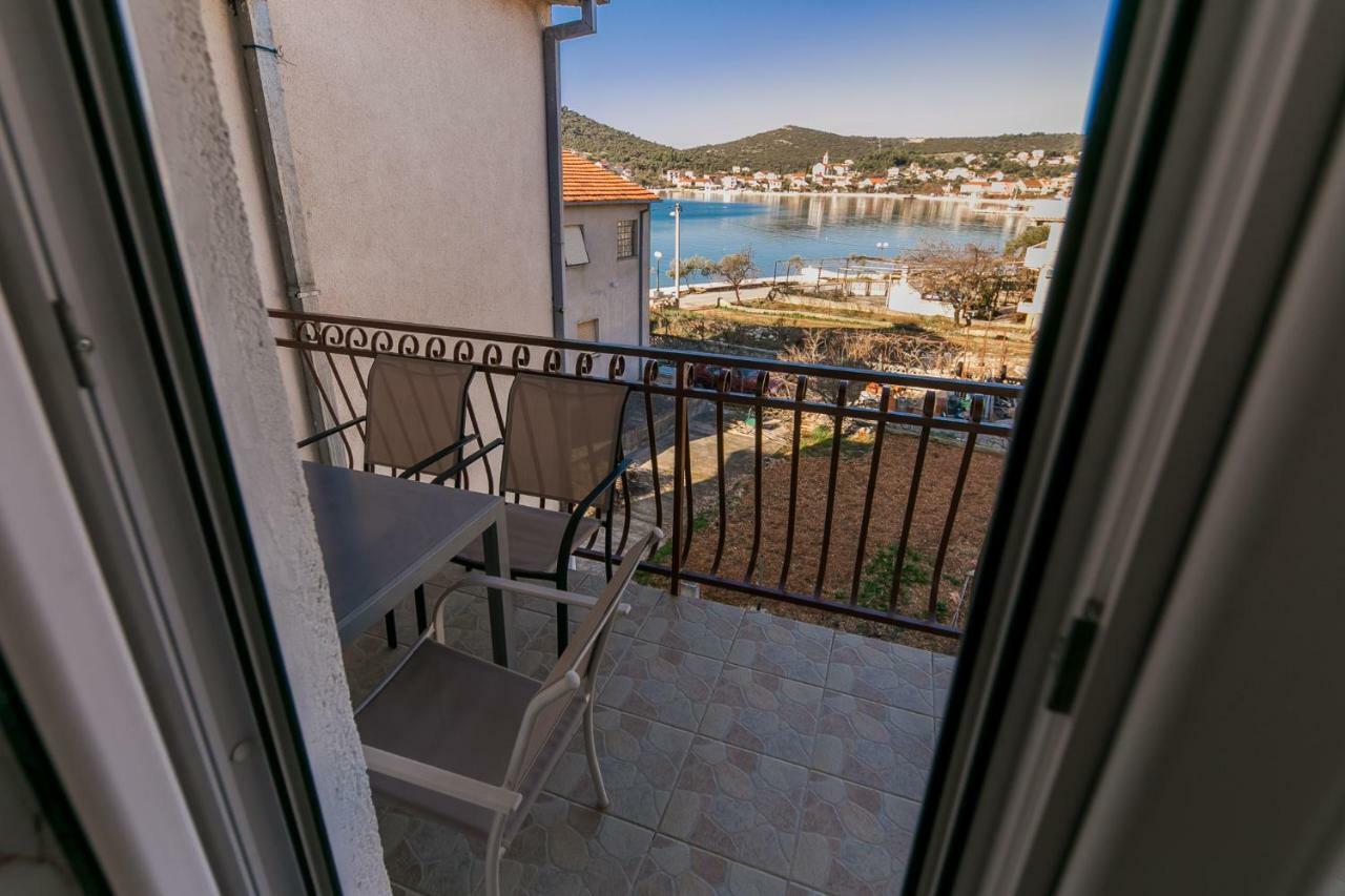 Vinišće Apartments Mate מראה חיצוני תמונה