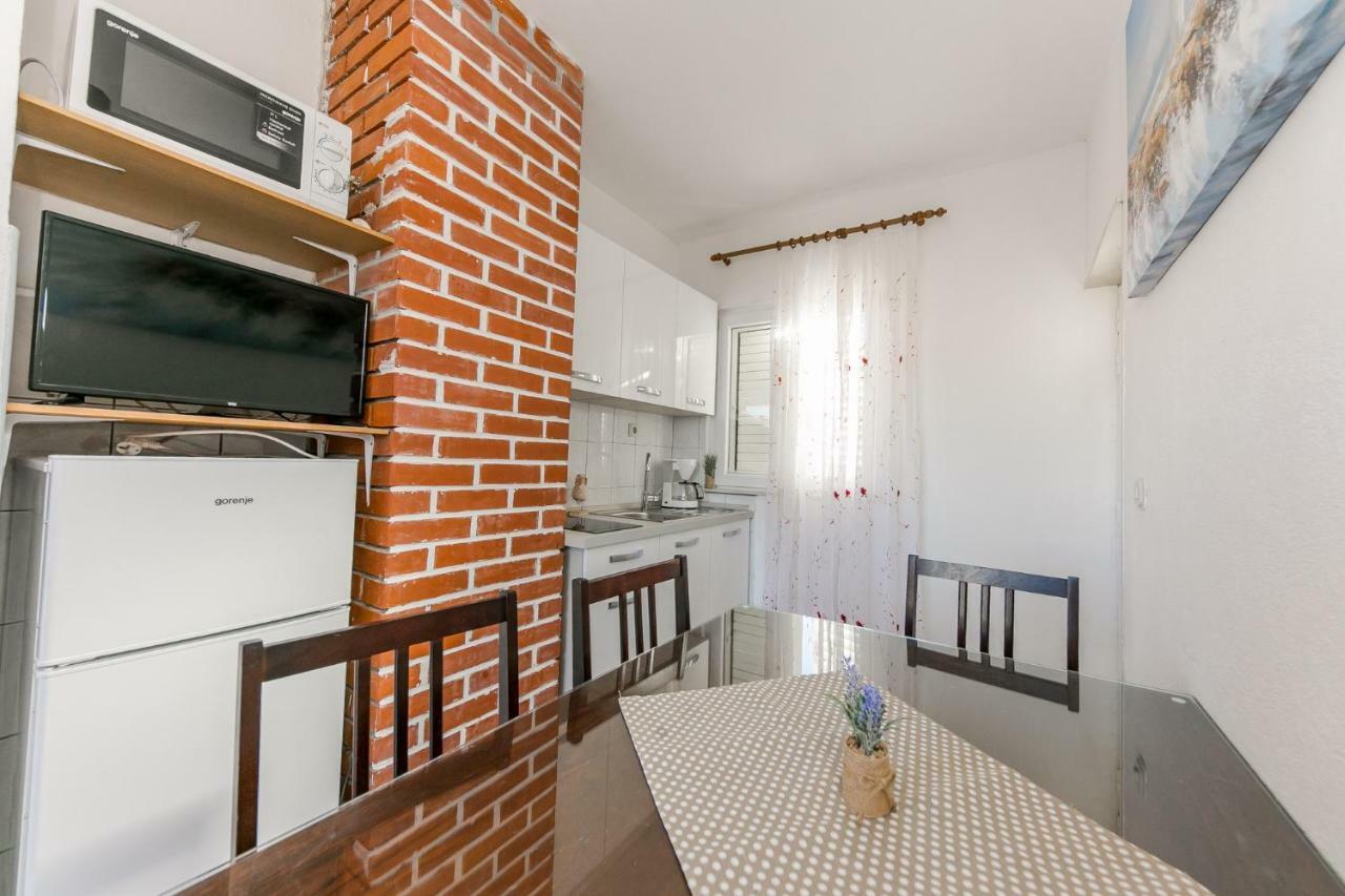 Vinišće Apartments Mate מראה חיצוני תמונה