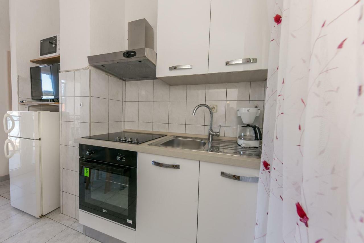 Vinišće Apartments Mate מראה חיצוני תמונה